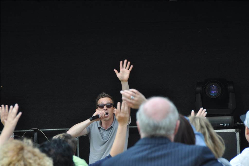 Special Olympics in Berlin: Rapper im Rollstuhl mit besonderer Botschaft Sittin' Bull alias Dennis Sonne ist in der Region bekannt, rappte auch schon beim Stadtfest in Selm.