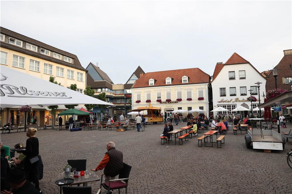 Ein Blick auf den Marktplatz in Werne während des Festes, 