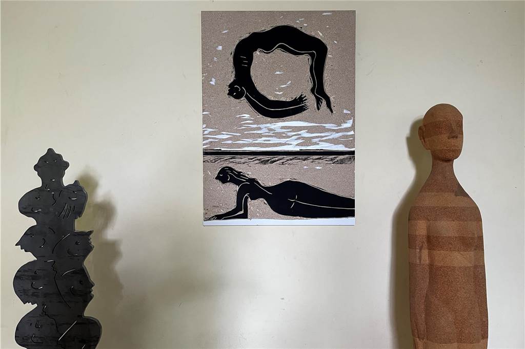 Köpfe, die CO₂ bewahren: Bernd Moenikes verbindet Kunst mit Klimaschutz Skulpturen wie diese sind in der Ausstellung von Bernd Moenikes zu sehen.
