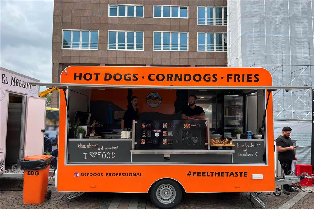 "Sky Dogs" liefern alles rund um Hot Dogs.