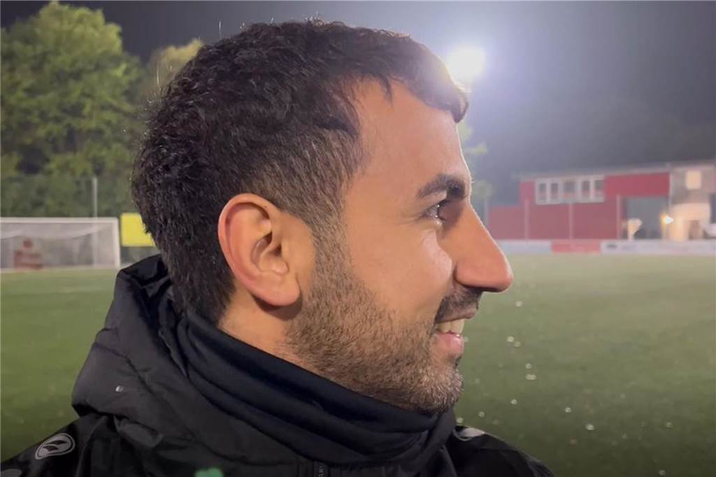 SV Schermbeck landet Coup beim Spitzenreiter: Miles Grumann lässt den SVS in Lotte jubeln Sleiman Salha blickt zufrieden aufs Spielfeld
