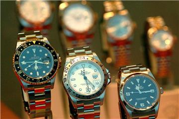 Smartwatches haben den traditionellen Armbanduhren inzwischen den Rang abgelaufen. Doch noch immer sind 30 Prozent der Schweizer Uhren mechanisch. Foto: Maurizio Gambarini/dpa