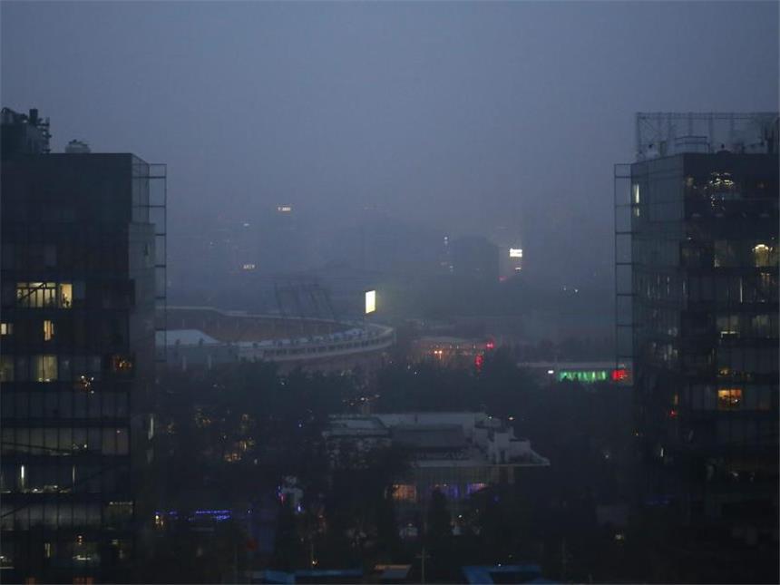 «New York Times»: Chinas CO2-Ausstoß viel höher als gedacht Smog in Peking: China verbrennt jährlich 17 Prozent mehr Kohle als angenommen. Foto: How Hwee Young/Archiv