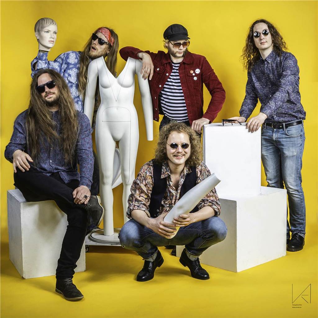 Smokemaster ist eine Psychedelic Rockband aus Köln. Ihre Musik ist tanzbar, intuitiv und mit intensiven Momenten.(Fr. 21.30 Uhr)