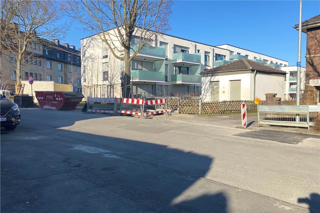 Umleitung durch die Hermannstraße: „Wo sollen die ganzen Autos hin?“ So ähnlich wird das neue Mehrparteienhaus auch aussehen.