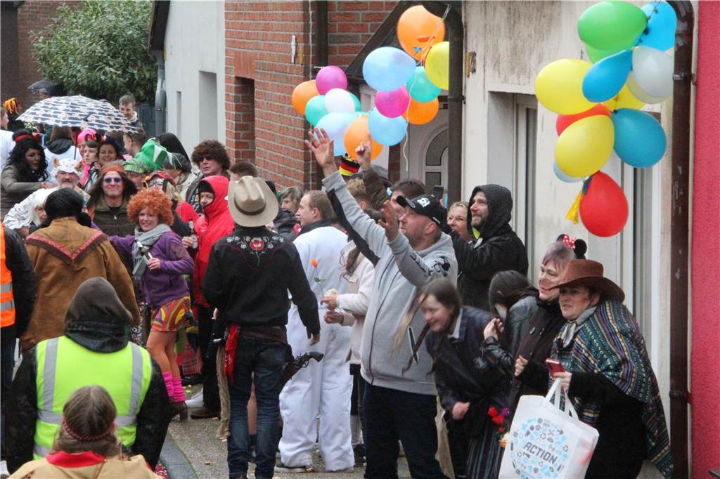 So bunt wie die Ballons waren die Kostüme.