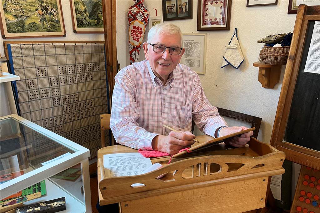 „Fest, einfach, stark und schlicht“ – Bunter Tag am Ahauser Schloss So funktionierte Schule vor Heft und Tablet.