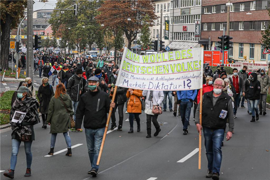 So genannte Querdenker demonstrierten mehrfach gegen die aus ihrer Sicht zu strengen Einschränkungen zum Infektionsschutz.
