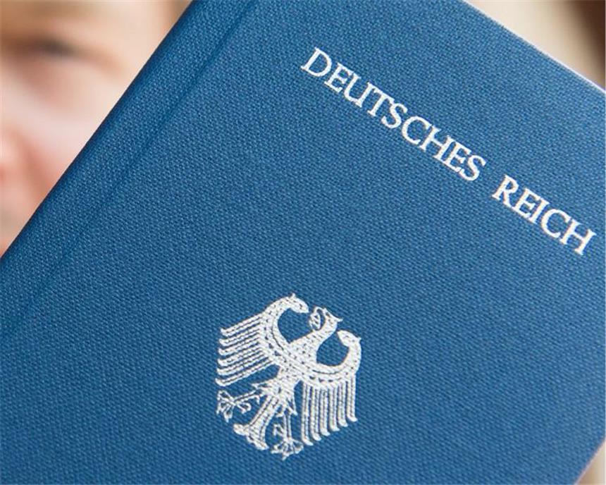 „Reichsbürger“ schießt auf Polizisten So genannte Reichsbürger erkennen die Bundesrepublik Deutschland nicht als ihren Staat an.