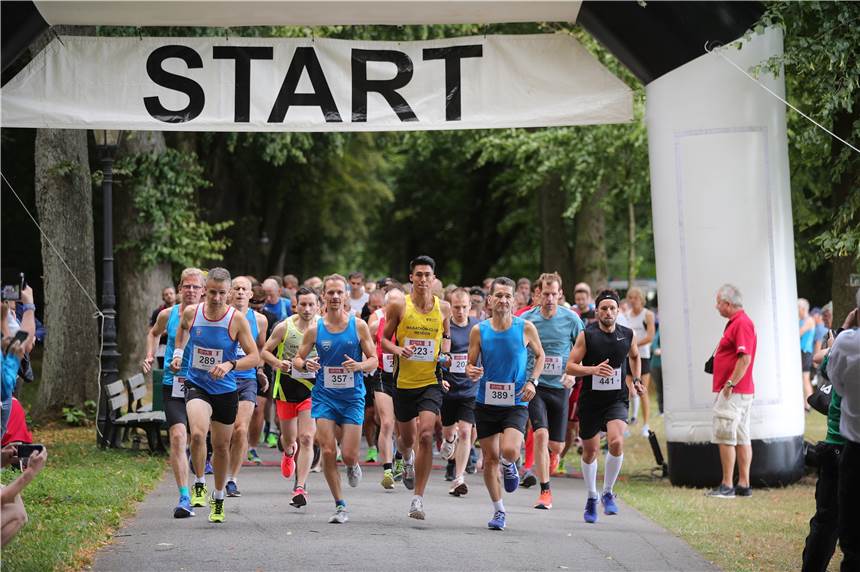 Schlechte Nachrichten für Nordkirchener Halbmarathon: Event wird abgesagt So hätte es auch dieses Jahr beim 12. Nordkirchener Halbmarathon aussehen können. Doch das Event wurde nun abgesagt. Das Bild zeigt den Startschuss aus dem Jahr 2019.
