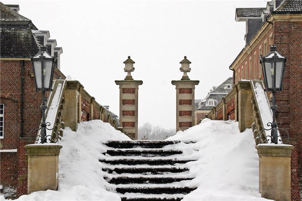 So hoch wie 2021 lag der Schnee im Schlosspark lange nicht.
