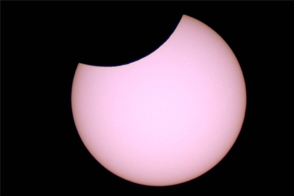 Sonnenfinsternis in Dortmund: Wie sie am besten zu beobachten ist So in etwa wird die Sonnenfinsternis in Dortmund durch die Teleskope der Volkssternwarte aussehen.