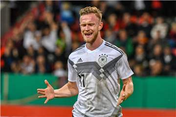 So jubelte Cedric Teuchert über eines seiner acht Tore für die deutsche U21-Nationalmannschaft.