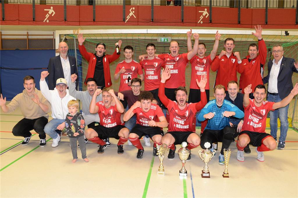 Überraschung im Finale: Außenseiter besiegt Oberligist So jubelte Turniersieger ASV Ellewick nach dem 3:2 im Finale gegen die SpVgg Vreden.