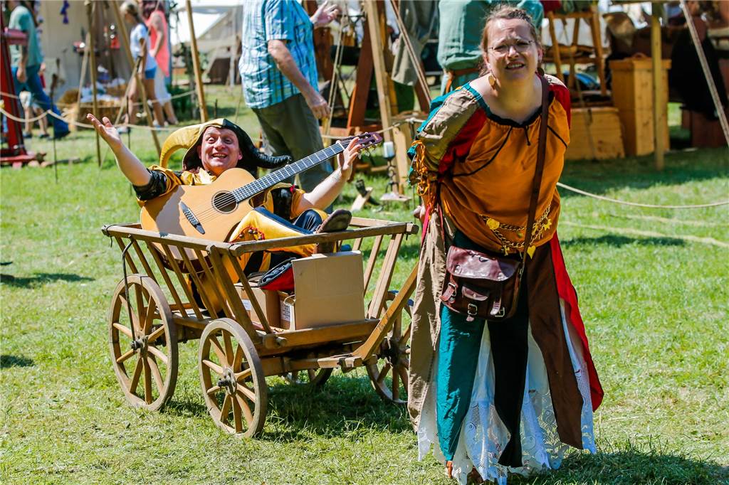 Der Hofnarr des Gaudiums glossiert: „Das ist doch alles Kindergarten“ So kennen die Besucher des Mengeder Gaudiums das Schauspielerpaar Kerstin und Sepp Egerer aus Neuburg an der Donau.
