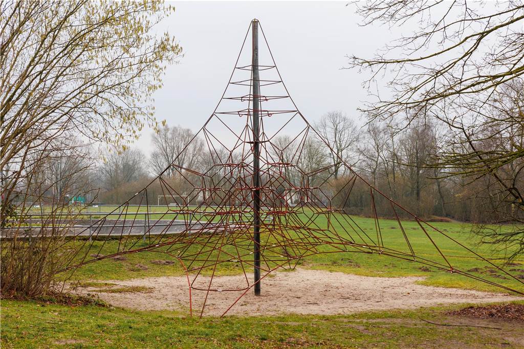 Spielgerät im Losbergpark wird nach über 40 Jahren ersetzt die ehemalige Kletterspinne im Stadtlohner Losbergpark