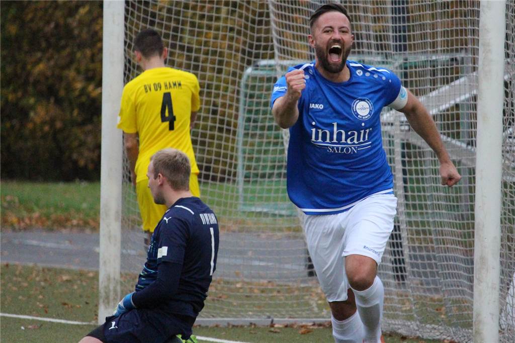 Nach Tipp vom BVB: VfL Kamens Motivator lässt sich in Berlin operieren So kennt der VfL Kamen Tobias Maier, der hier nach einem Treffer gegen den BV Hamm jubelnd abzieht.