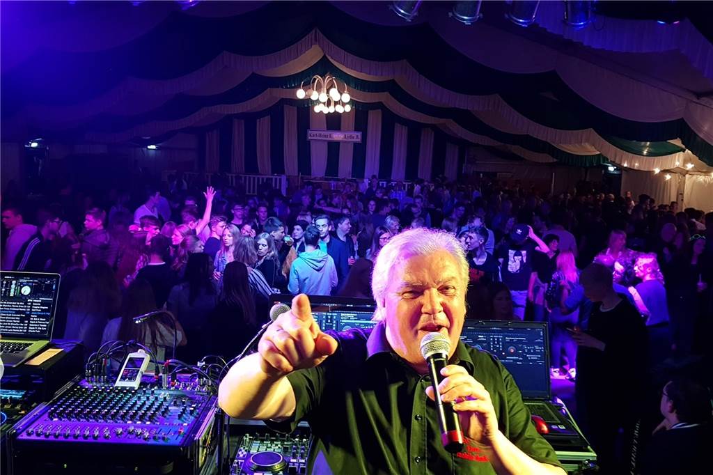 Peter Suttrop in Unfall verwickelt: „Wir hatten Todesangst“ DJ Peter Suttrop bei der Arbeit