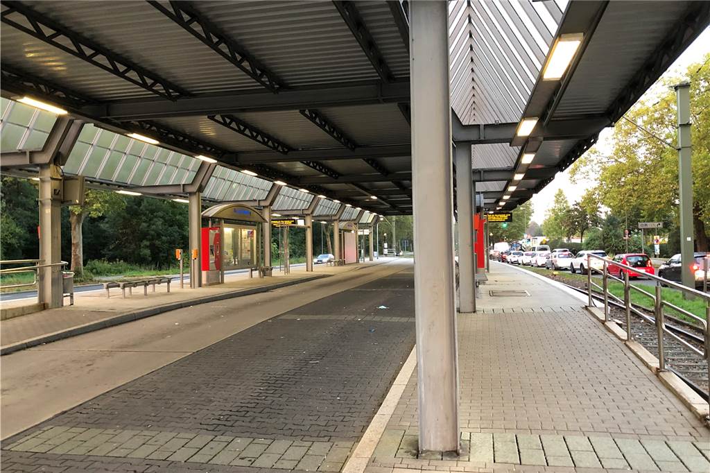 
So leer war’s am Dienstagmorgen (29.9.) zur Hauptberufsverkehrszeit am Verkehrsknotenpunkt Schulte Rödding. Auf der Derner Straße daneben staute sich der Verkehr