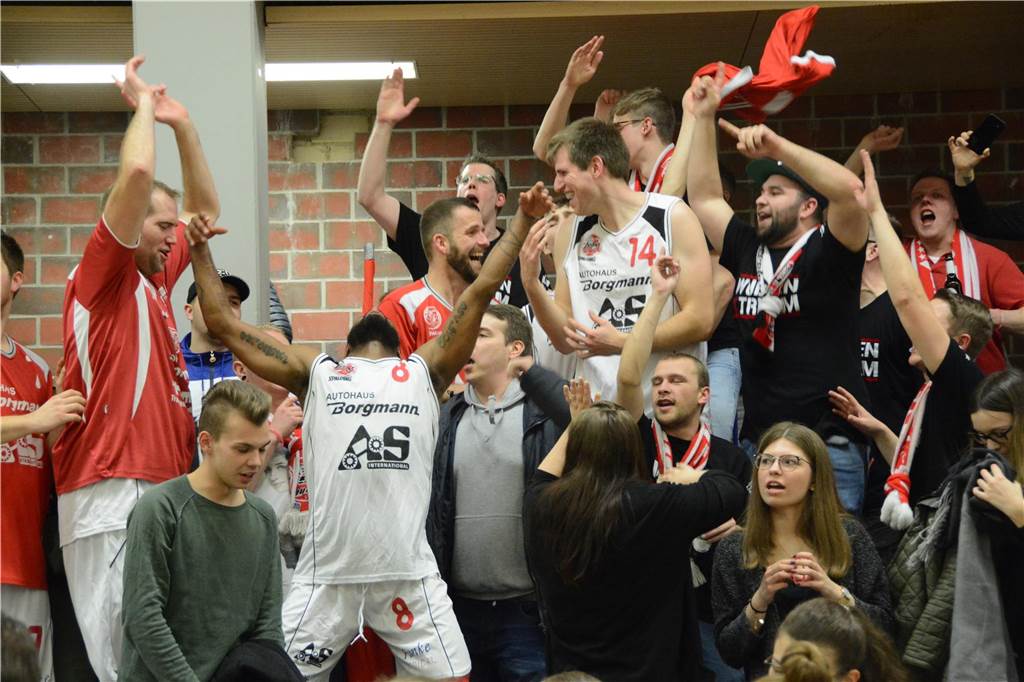 Bryant Allen verlässt den BSV Wulfen: Ziel des US-Amerikaners ist noch unbekannt Spieler des BSV Wulfen bei den Fans auf der Tribüne