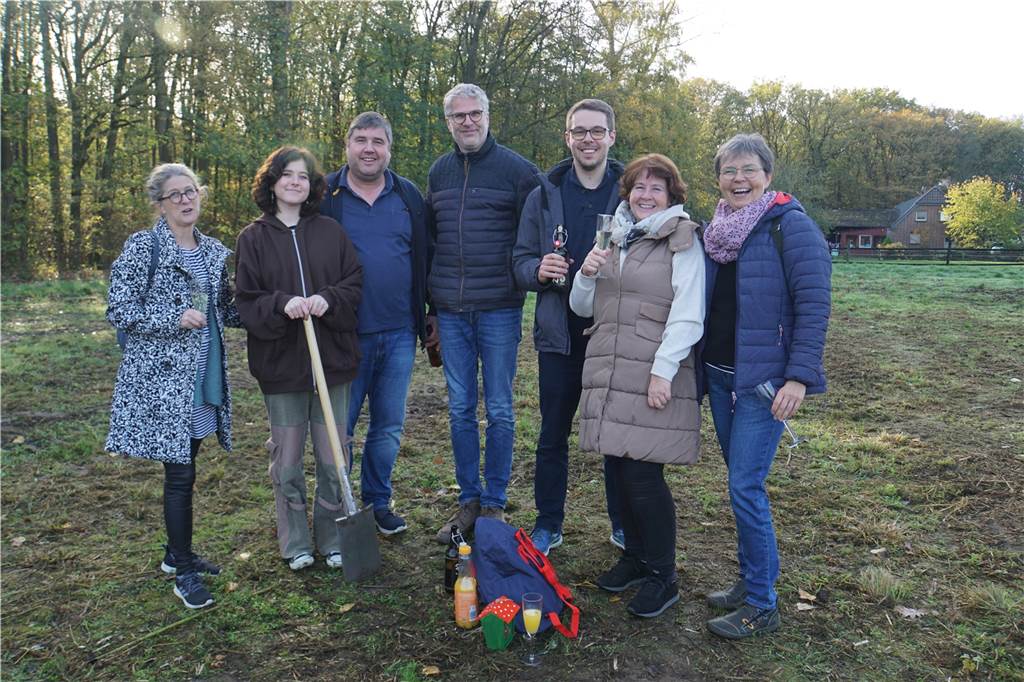Mehr als 400 Bäume: Der Bürgerwald am Bellingholz ist nun voll So lief die Baumpflanzaktion im Bürgerwald