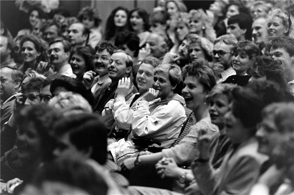 Lachende Besucher im Publikum bei Kaerkelings Auftritt in Lünen 1991.