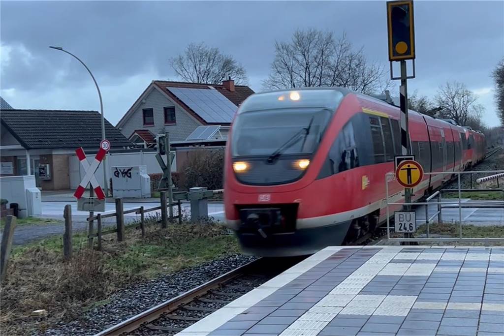 Sechstägiger GDL-Bahnstreik: Nicht jede Zugverbindung ist in Selm gestrichen So manche Zugverbindung klappt am ersten Tag des Bahnstreiks. Wie die von Enschede Richtung Dortmund ab Bahnhof Selm-Beifang um 8.38 Uhr.