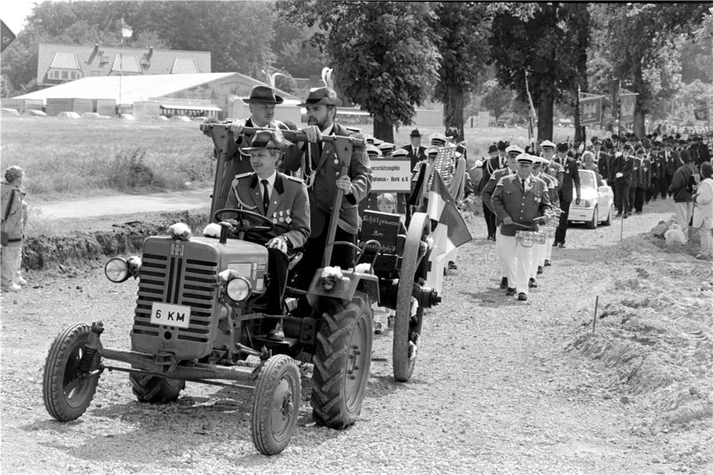 So sah 1982 der Schützenumzug über den Cappenberger Damm aus.