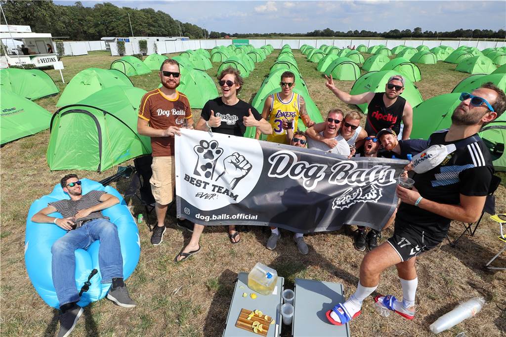 Dodgeball: Wer das ganze Festival will, braucht mehr als einen PCR-Test So sah 2019 der Einzug ins Dodgeville aus.