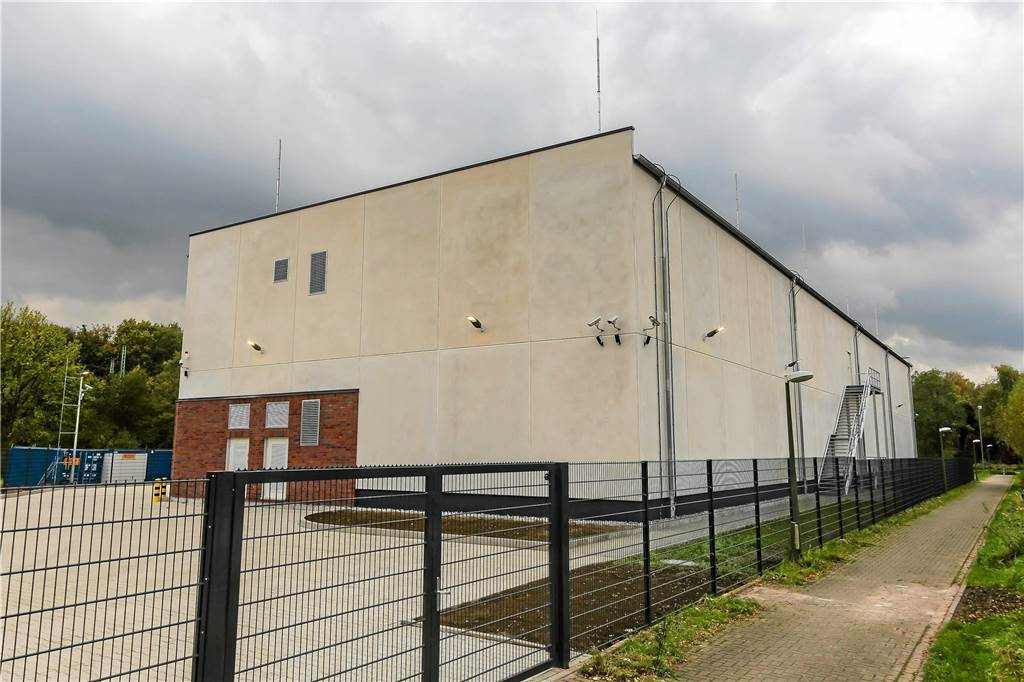 Warum das Dokom-Rechenzentrum in Huckarde Tarnfarbe angelegt hat So sah das Dokom-Rechenzentrum mit nackter Betonfassade ursprünglich aus.