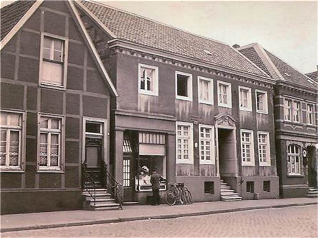 Holocaust-Überlebende Hannelore Adler feiert 99. Geburtstag Ein altes Foto des Hauses der Familie Heimann.