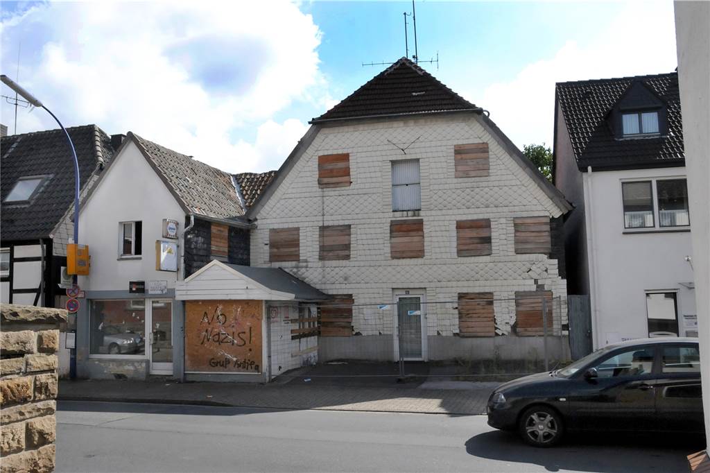 Schrott-Haus: 40.000 Euro geboten und dann nie etwas gezahlt – eine Enteignung ist kaum möglich So sah das Haus vor acht Jahren aus. Auch damals war schon vieles verfallen.