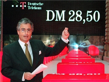 So sah das vor 20 Jahren aus: Ron Sommer, der damalige Vorstandsvorsitzende der Deutschen Telekom, warb stark für den Börsengang des Unternehmens. Foto: Stephanie Pilick