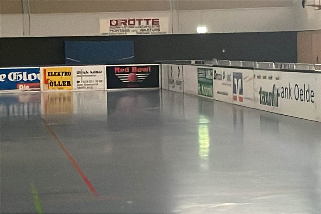 So sah der Aufbau in der Rundsporthalle Lünen aus. Die Rundumbande steht.