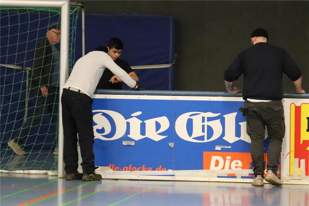 So sah der Aufbau in der Rundsporthalle Lünen aus. Die Rundumbande steht.