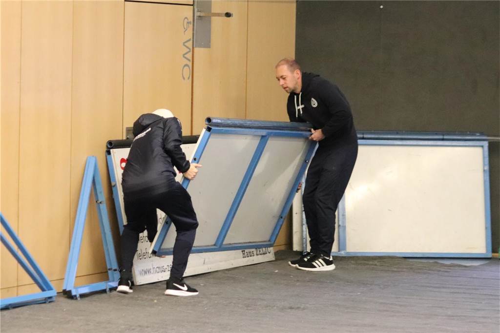 So sah der Aufbau in der Rundsporthalle Lünen aus. Die Rundumbande steht.