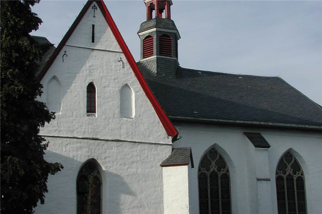 Spezialauftrag für Haveloh: Alten Glockenturm vermessen und nachbauen So sah der Glockenturm vor dem Abbau aus – und so soll er auch demnächst wieder das sanierte Dach krönen.