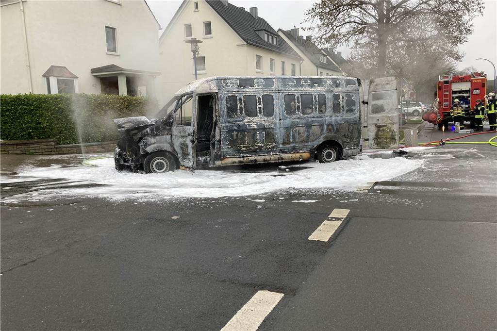 Kein technischer Defekt am Auto – darum brannte der Hermes-Wagen in Westhofen So sah der Hermes-Transporter nach dem Brand aus.