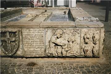 So sah der nun abgebaute Tisa-Brunnen aus (Aufnahme aus den späten 1980er-Jahren).