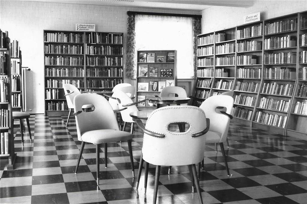 Von der kleinen Bücherkammer zum modernen Medienzentrum Archiv Stadtmuseum