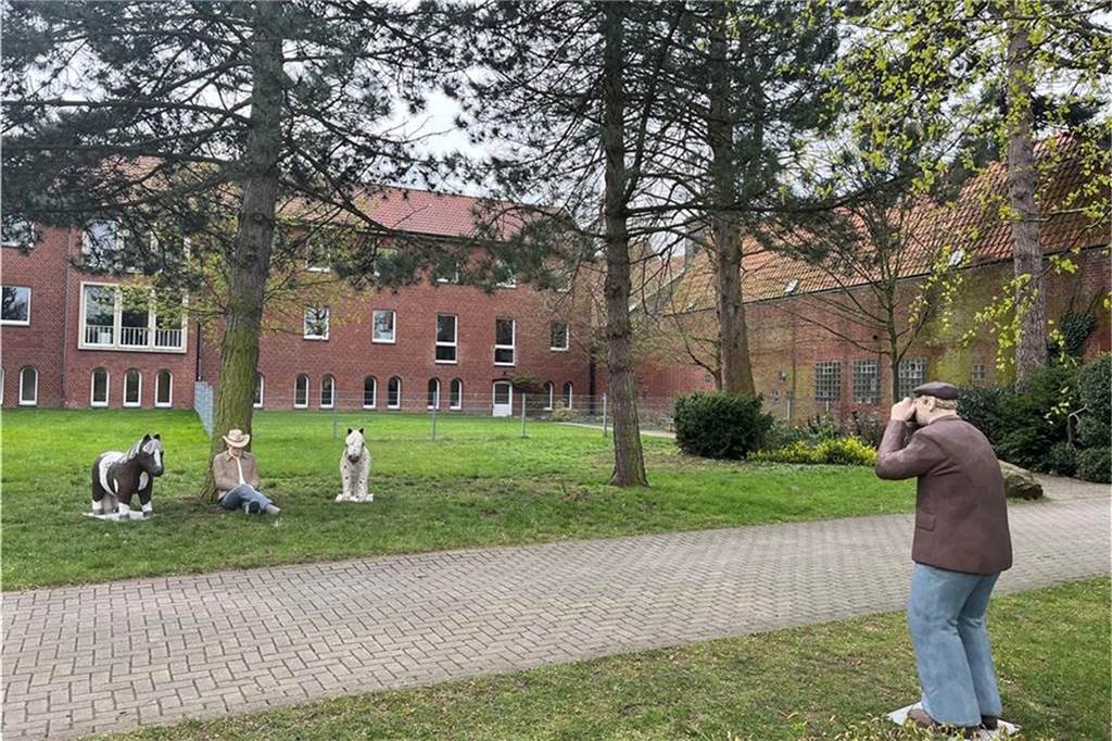 Wieder Vandalismus in Nordkirchen: Nächster Alltagsmensch attackiert So sah die „Fotoszene mit Ponys" bislang aus, der Fotograf wurde jetzt Ziel einer Vandalismus-Attacke.