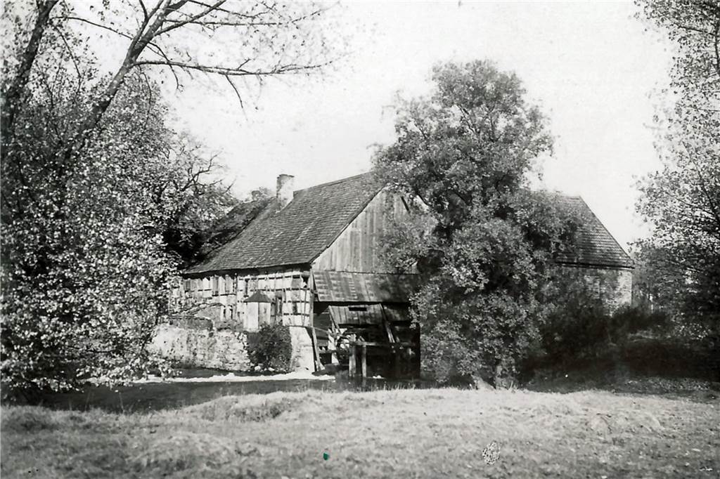 Wehr, Mühle und Co.: Diese Geschichte steckt hinter den Bauwerken an der Lippe Die Gedemberg-Mühle auf einem Bild, das um 1910/20 entstanden ist.