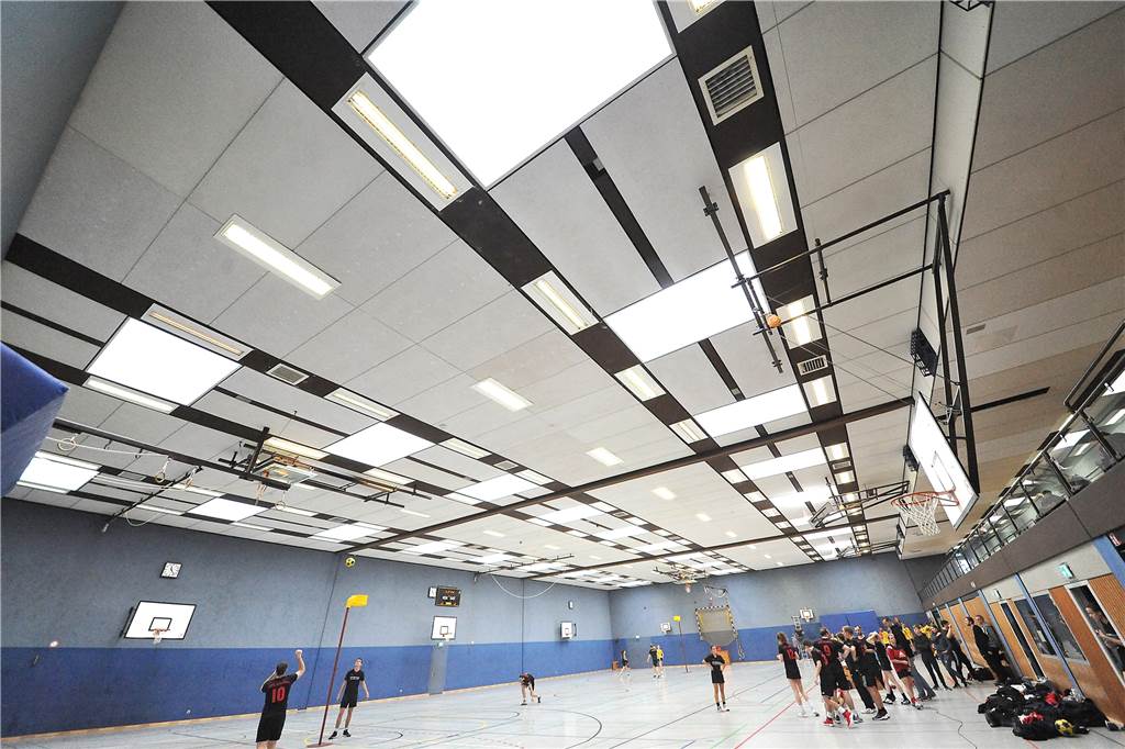 Exklusiver Einblick: Stark genutzte Sporthalle an der B235 ist kaum wiederzuerkennen So sah die Halle an der B235 vor dem Beginn der Sanierungsarbeiten aus.