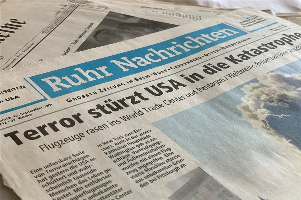 Erinnerungen an 9/11: „Wir haben miteinander gesprochen und geweint“ So sah die Titelseite der Ruhr Nachrichten vor 20 Jahren am 12. September 2001 aus.