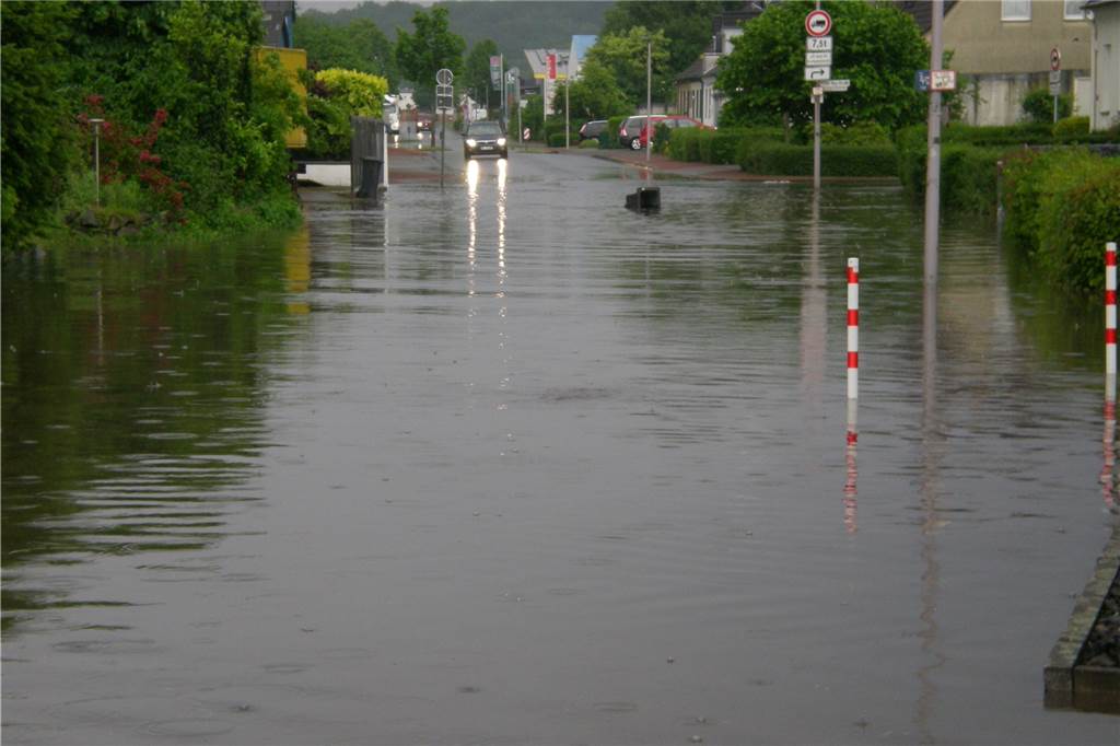 Wie sicher ist mein Haus bei Starkregen? - Neues Info-System in Haltern So sah es am 30. Mai 2016 auf der Annabergstraße nach heftigen Unwettern aus.
