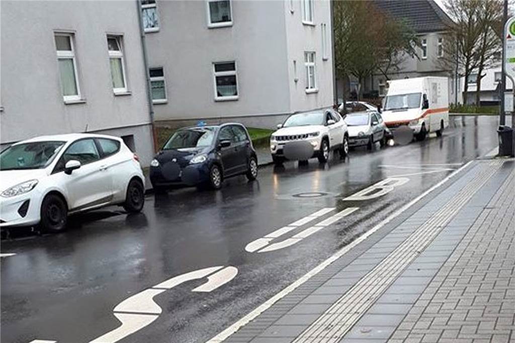 „Wenn man morgens an der Elisabethschule unterwegs ist, bekommt man schon mal die Wut“ So sah es am Dienstag (14.1.) um 12.45 Uhr vor der Elisabethschule aus, wo eigentlich bis 14 Uhr ein absolutes Halteverbot gilt.
