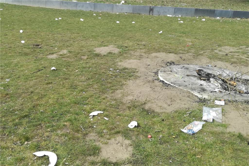 Müllsündern im Dorstener Bürgerpark drohen empfindliche Bußgelder Müll im Bürgerpark Maria Lindenhof