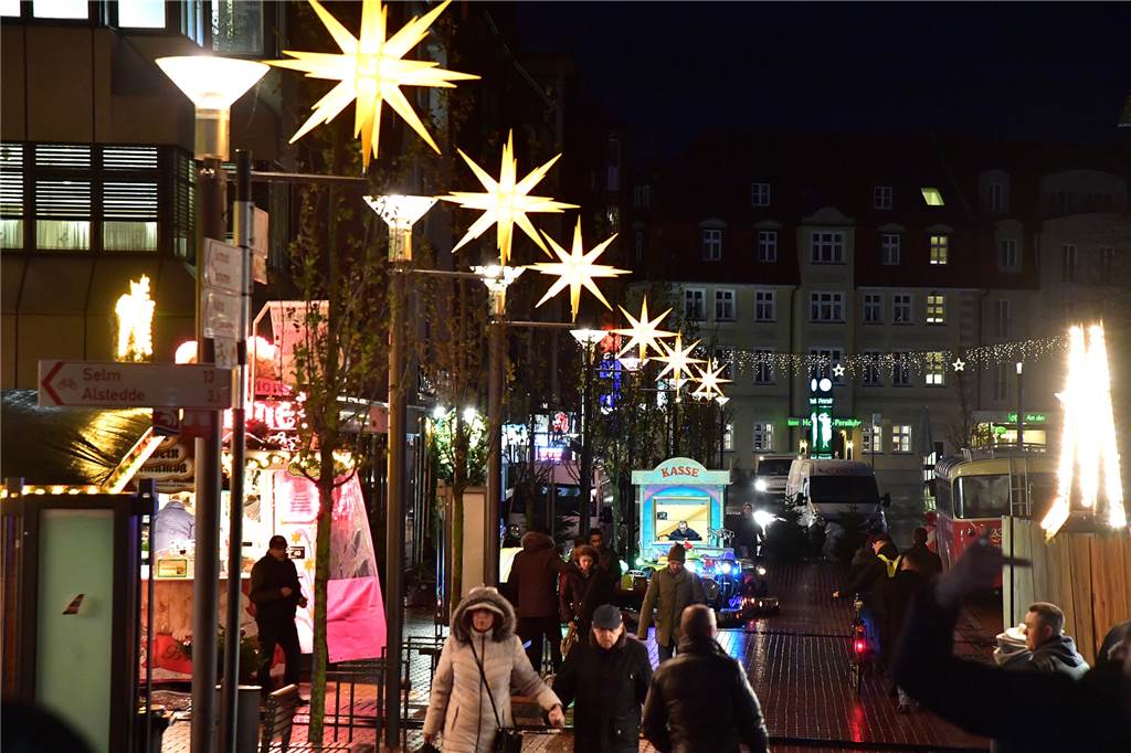 Lüner Weihnachtsmarkt 2021: Entscheidung fällt in den nächsten Wochen So sah es das letzte Mal 2019 in Lünen aus. Ob es dieses Jahr einen Weihnachtsmarkt geben wird, steht noch nicht fest.