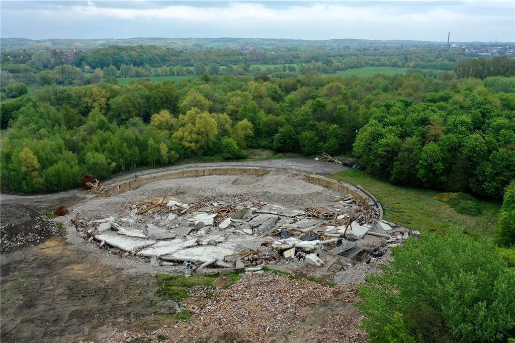 Nach Rodung: Wo ist Ersatz für den verschwundenen Wald am Kraftwerk? So sah es im April 2021 auf dem ehemaligen Steag-Gelände in Lünen-Lippholthausen aus. Der Kühlturm war gerade gesprengt, die Bäume hatten noch fast zwei Jahre Zeit, um Sauerstoff zu produzieren.