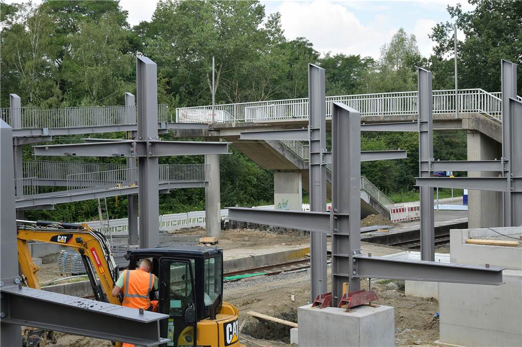 Neue Rampe am Bahnhof Capelle ist so gut wie fertig So sah es Mitte August am Bahnhof Capelle aus: Die Trägerkonstruktion der Rampe stand bereits.